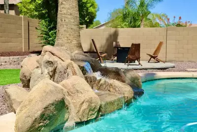 Image de Cleanest three bedroom home in Surprise!