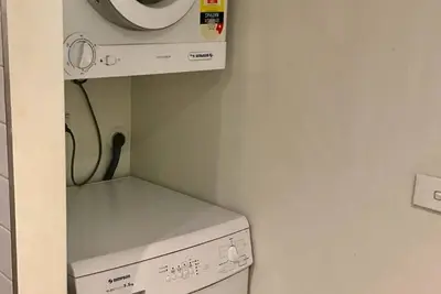 Image de Superb Views Overlooking Albert Park 1br Apartment