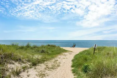 Image de 3 Bed 1. 5 Bath Blocks to Beach- Dogs Ok! Quiet Cul-de-sac
