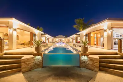 Image de Leeward Jewel Villa- 7 Bedrooms - Waterfront Villa -10 mins from beach