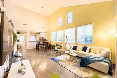 Image de High Ceiling & Amazing backyard & family Kids friendly