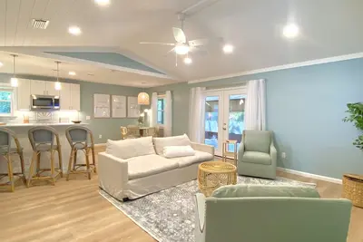 Image de Golf Cart, Sun, Sand, & Island life Beach Retreat! \n