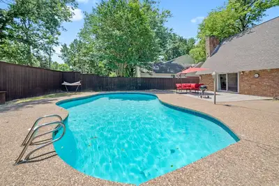 Image de 5 minutes to St. Francis Hospital • Central • Great for families