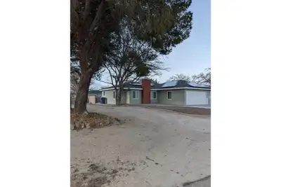 Image de Entire Clean 2 Bedrm/1 Full Bath/Kitchen/Laundry