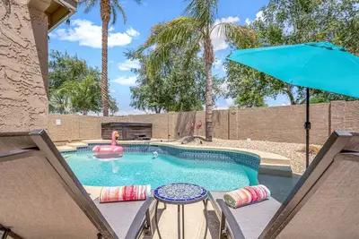 Image de Escape to the Desert and enjoy your own private pool!