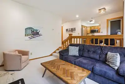 Image de Beautifully decorated condo with Sports Center, pool, and hot tub Highridge I10