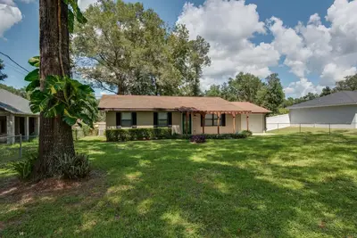 Image de Ocala Bungalow - Dog Friendly - 4 mins to Wec