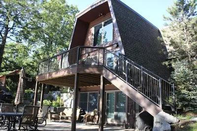 Image de Picturesque lake home w/ separate entertainment lodge