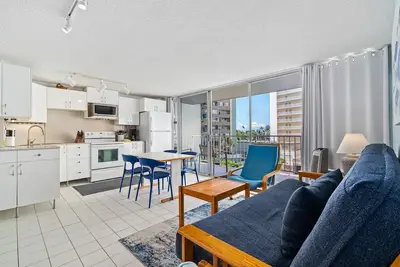 Image de Spacious 1 Bedroom Condo w/full Kitchen & Parking