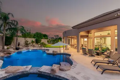 Image de Red Mountain Private Sanctuary! Heated Pool, Spa and Putting Green! 2 Primary Suites!