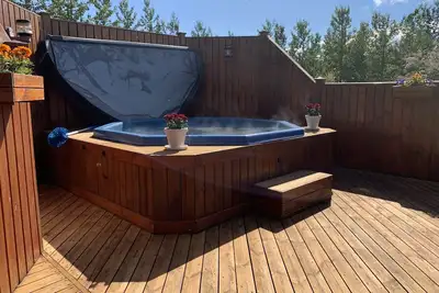 Image de Cosy Retreat Home with Jacuzzi