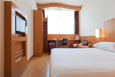 Image de Standard Room Near Rabdan Bawabat Park By Luxury Bookings