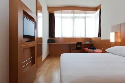 Image de One Bedroom Apartment Near Rabdan Bawabat Park By Luxury Bookings
