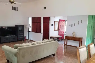 Image de A house with everything you need in it