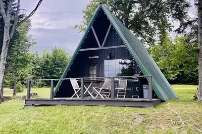 Image de Lakefront Cabin on Back Lake w trail access, and private dock.
