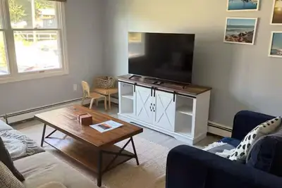 Image de Winter by the Sea. Cozy Winter Retreat in Bonnet Shores near Newport. Firepit