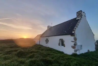Image de Maison typique Ouessantine entièrement rénovée avec son jardin clos et arboré.