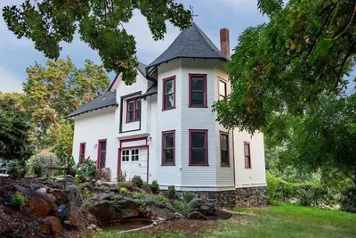 Image de Lovely 2 Bedroom Carriage House Unit with Loft