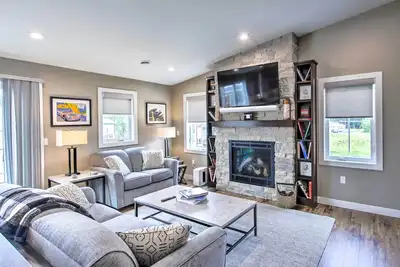 Image de Chic Plymouth Townhome < 1 Mi to Road America