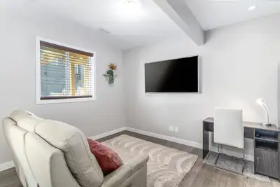 Image de Luxury tastefully furnished 2 Bedroom Guest Suite in Calgary