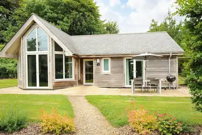 Swandown, 3 Blackdown, pet friendly, with pool in Cricket St. Thomas