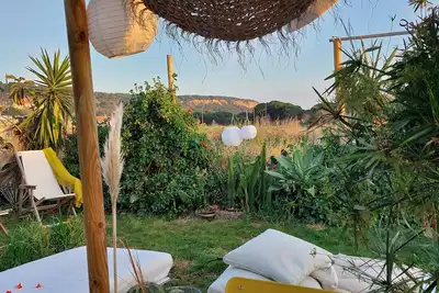 Image de Simple beach house, 6 minute walk to the beach, mountain views