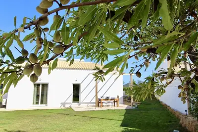 Image de New 2 Bedroom House With Garden and Shared Pool