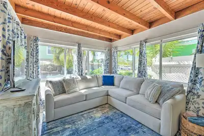 Image de 'Siren Song' - Cozy Marathon Getaway w/ Garden!