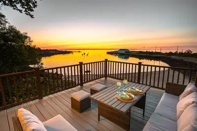 Private Beach! Dream vacation at your private beach in Gloucester