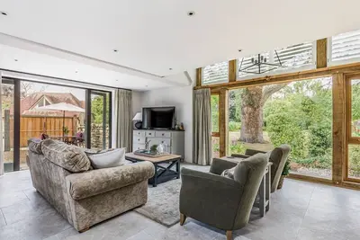 Image de Pass the Keys | Peaceful And Beautiful Barn In Downland Village