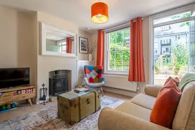 Image de Charming 2 bed cottage with parking in Canterbury - Pass the Keys