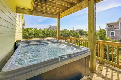 Image de Oceanside Dog Friendly Home w/ Hot Tub, Game Room, and Wet Bar. Island Stylin'!
