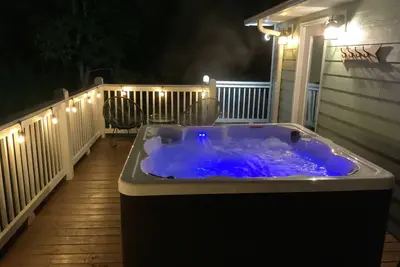 Image de Spend Christmas in the Mtn's~Hot Tub+Fire Pit, WiFi, Close to Avl+Burnsville!