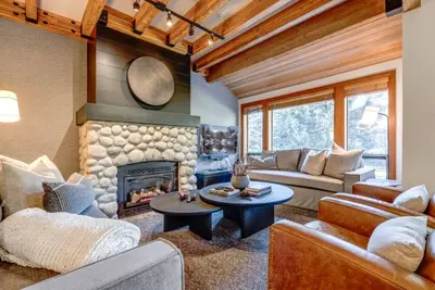 Image de 4bd Village Townhome//Private Hot tub