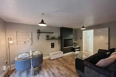 Image de de Luxe-Vue sur Jardin-Appartement-Salle de bain-2 bed 1 bath apartment