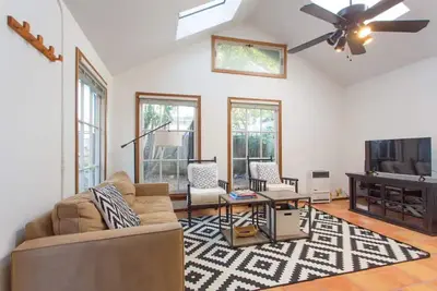 Image de Bright & Charming Cottage in Cool Gilman District