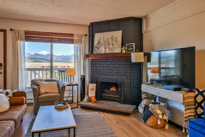 Image de Modern, updated 2 bed\/2bath condo, mountain views and ski shuttle