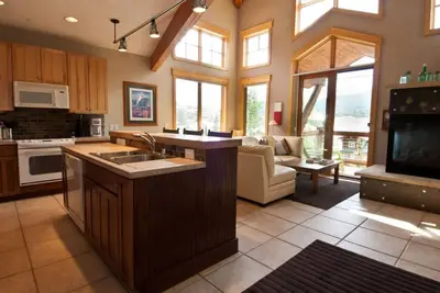 Image de Mountain-View Condo in Dillon • Walk to Dining & Lake • Close to Keystone