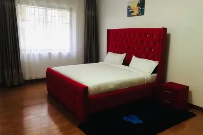 Image de spacious, tastefully furnished two bedroom-master ensuite.