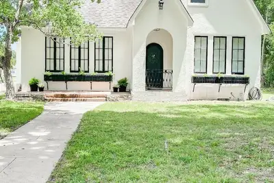 Image de Newly remodeled 1930's cottage! Close to everything in the heart of Natchitoches