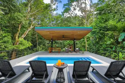 Image de Jungle Treehouse, Private Preserve, 5 Min to Beach