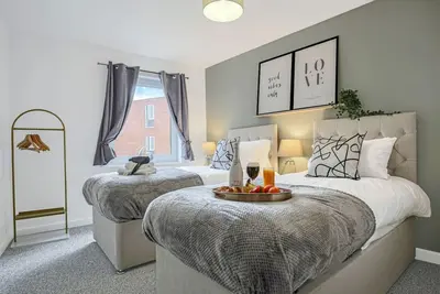 Image de 🌟City Centre Apt - Free Parking + Wifi + Balcony🌟