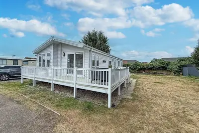 Image de Stunning 4 berth lodge with decking at Breydon Water in Norfolk ref 10094b