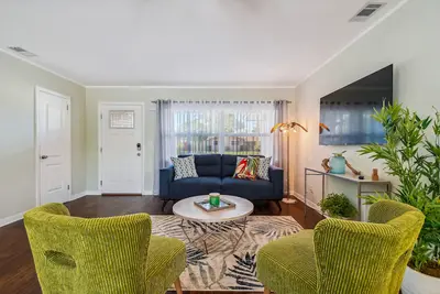 Image de Private Beach Getaway Home - Centrally Located to all Beaches & Entertainment