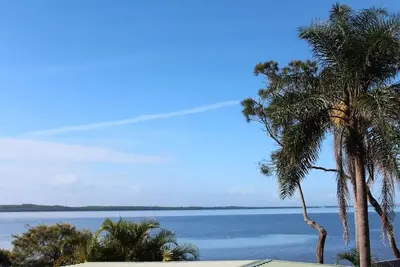 Image de Lakefront House with Stunning Views