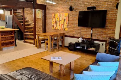 Image de Heritage Gastown Loft w/ Hot Tub & Steam Room