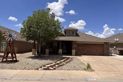 Image de Beautiful three bedroom home with a gym and huge Tv’s! !