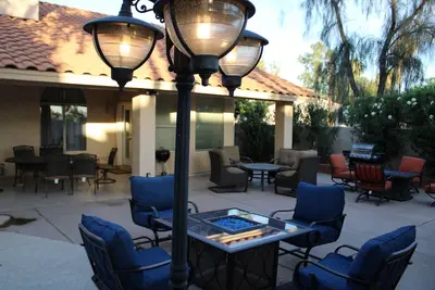 Enjoy the arts! Private pool and large outdoor living!
