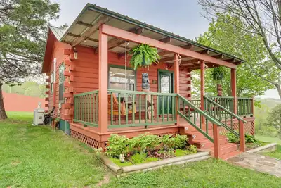 Image de Cozy Pelsor Cabin w/ Mountain & Valley Views!