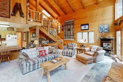 Image de Serene mountainside cabin, with washer/dryer - near skiing